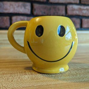 Groovy Vintage McCoy Yellow Smiley Face Mug 1970s‎